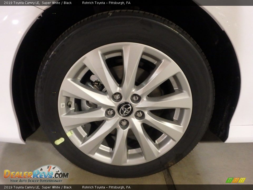2019 Toyota Camry LE Super White / Black Photo #5