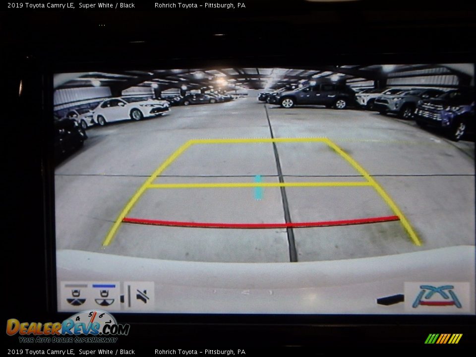 2019 Toyota Camry LE Super White / Black Photo #11
