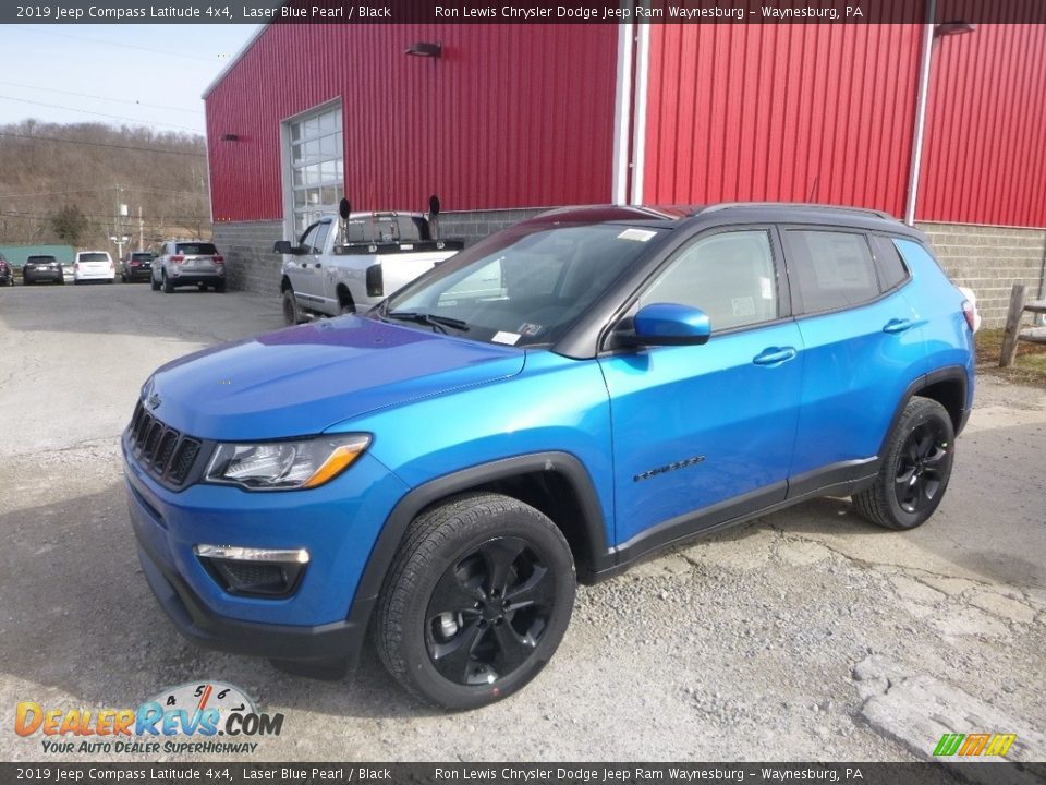 Front 3/4 View of 2019 Jeep Compass Latitude 4x4 Photo #1