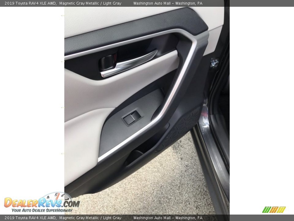 2019 Toyota RAV4 XLE AWD Magnetic Gray Metallic / Light Gray Photo #16