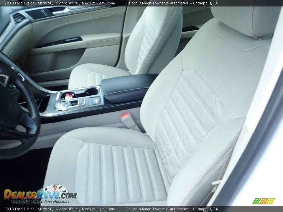 2018 Ford Fusion Hybrid SE Oxford White / Medium Light Stone Photo #16