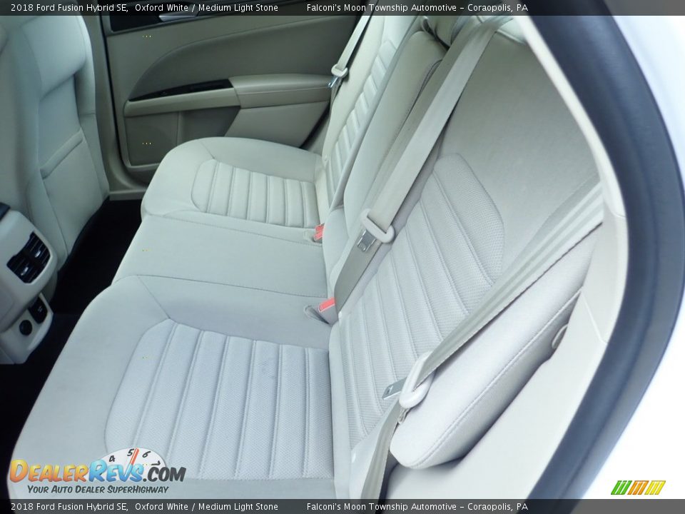 2018 Ford Fusion Hybrid SE Oxford White / Medium Light Stone Photo #17