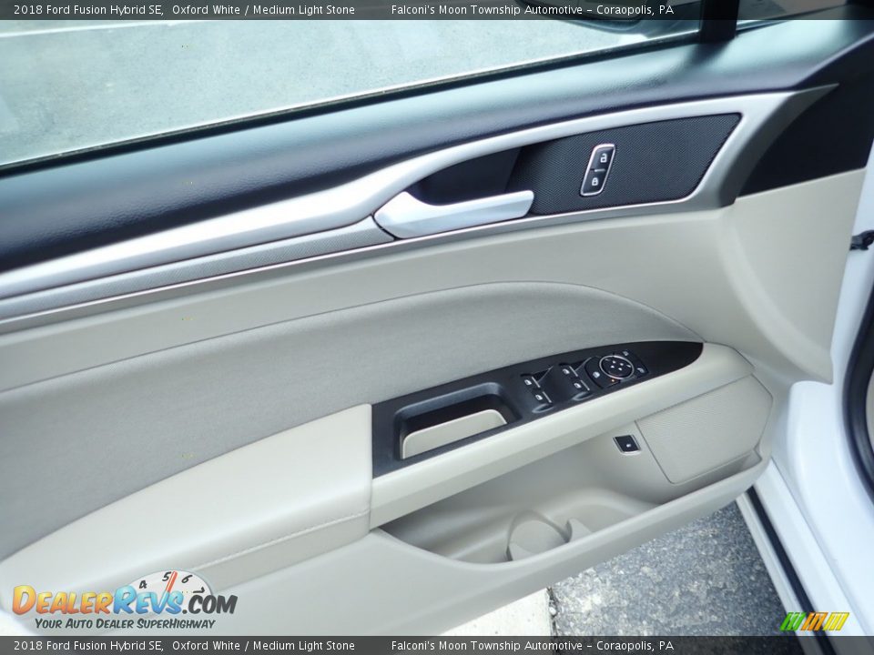 2018 Ford Fusion Hybrid SE Oxford White / Medium Light Stone Photo #19