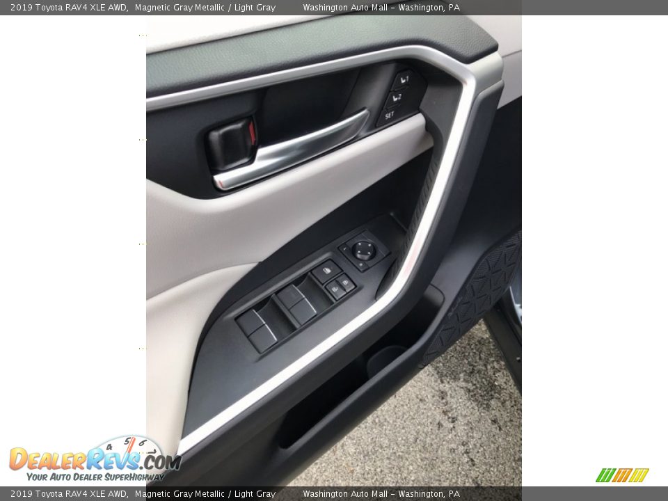 2019 Toyota RAV4 XLE AWD Magnetic Gray Metallic / Light Gray Photo #10