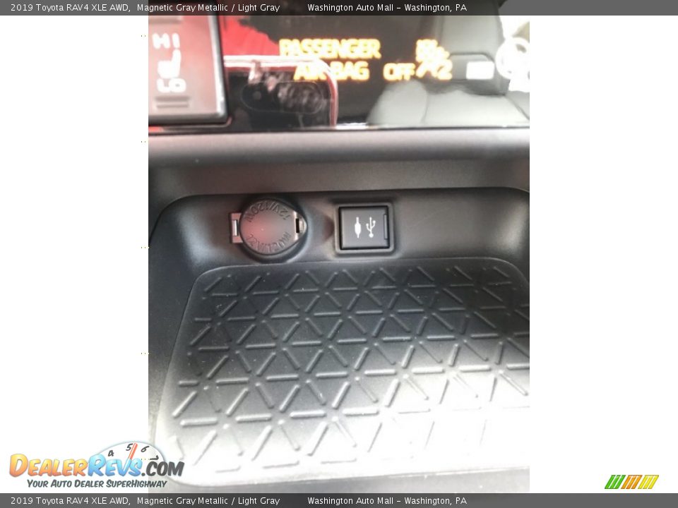 2019 Toyota RAV4 XLE AWD Magnetic Gray Metallic / Light Gray Photo #36