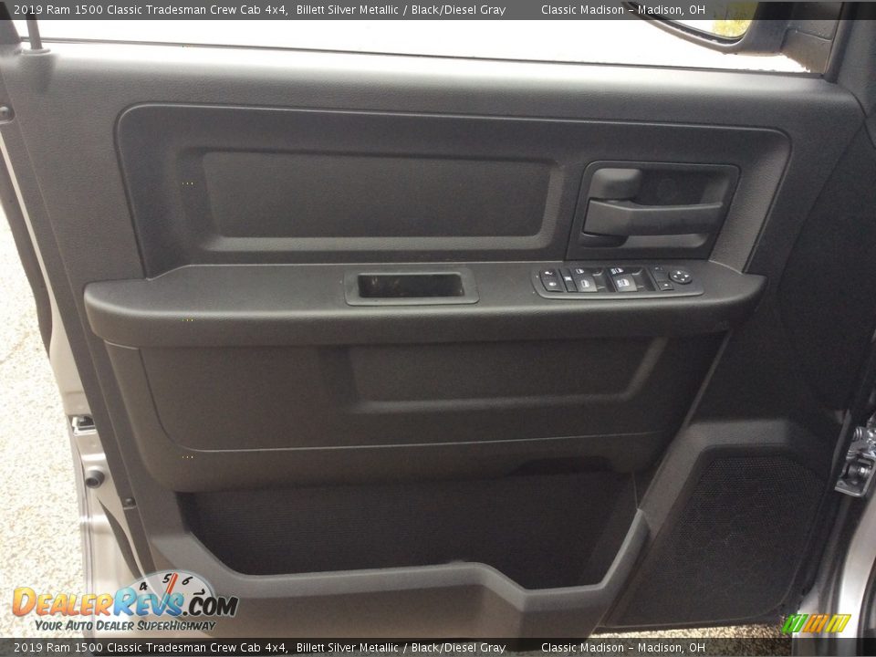 2019 Ram 1500 Classic Tradesman Crew Cab 4x4 Billett Silver Metallic / Black/Diesel Gray Photo #8