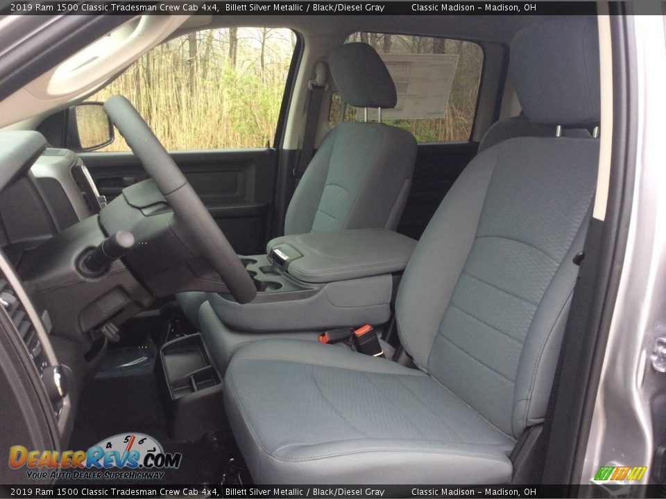 2019 Ram 1500 Classic Tradesman Crew Cab 4x4 Billett Silver Metallic / Black/Diesel Gray Photo #10