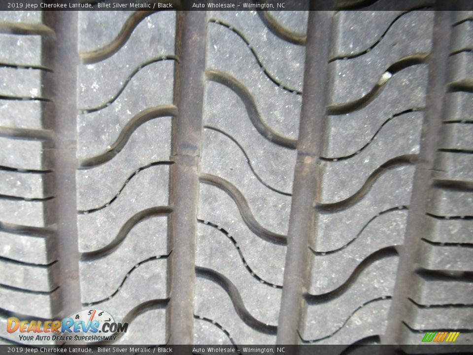 2019 Jeep Cherokee Latitude Billet Silver Metallic / Black Photo #9