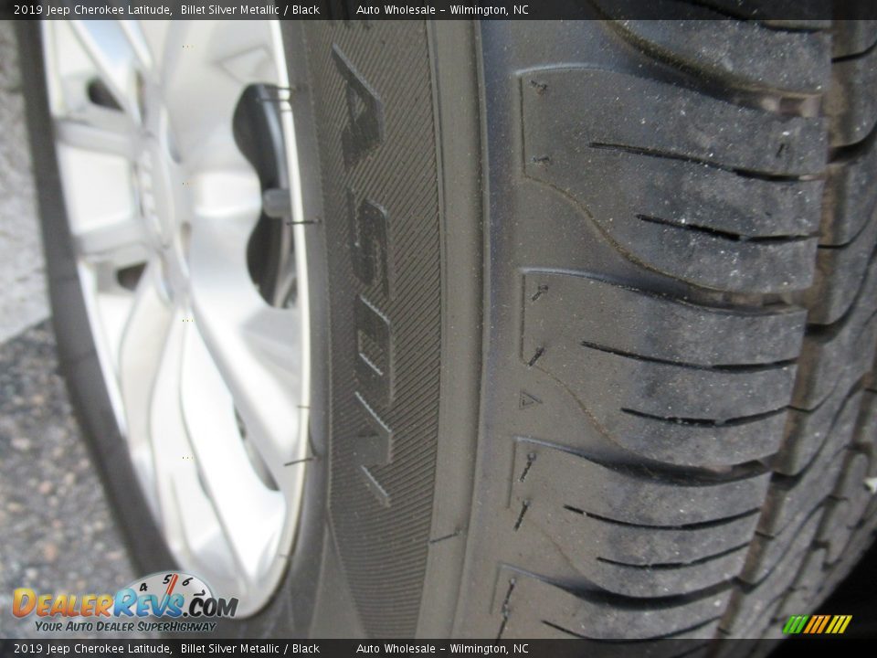 2019 Jeep Cherokee Latitude Billet Silver Metallic / Black Photo #10