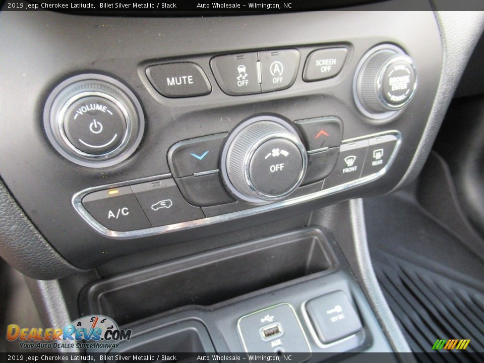 2019 Jeep Cherokee Latitude Billet Silver Metallic / Black Photo #18