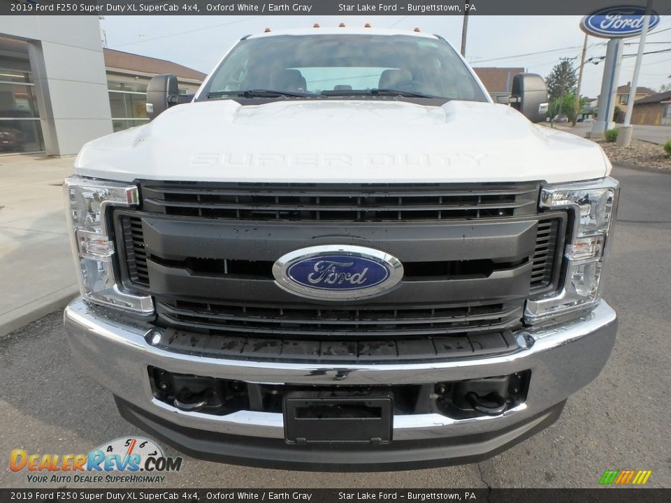 2019 Ford F250 Super Duty XL SuperCab 4x4 Oxford White / Earth Gray Photo #2