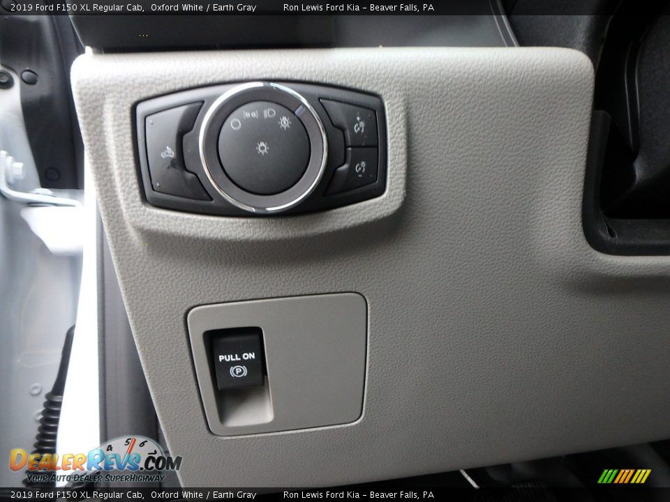 2019 Ford F150 XL Regular Cab Oxford White / Earth Gray Photo #16