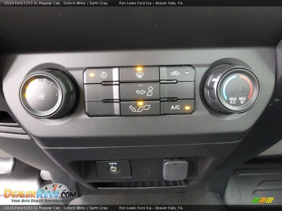 2019 Ford F150 XL Regular Cab Oxford White / Earth Gray Photo #19