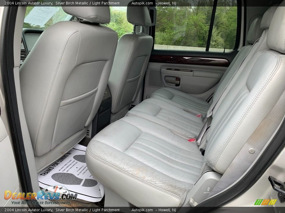 2004 Lincoln Aviator Luxury Silver Birch Metallic / Light Parchment Photo #10