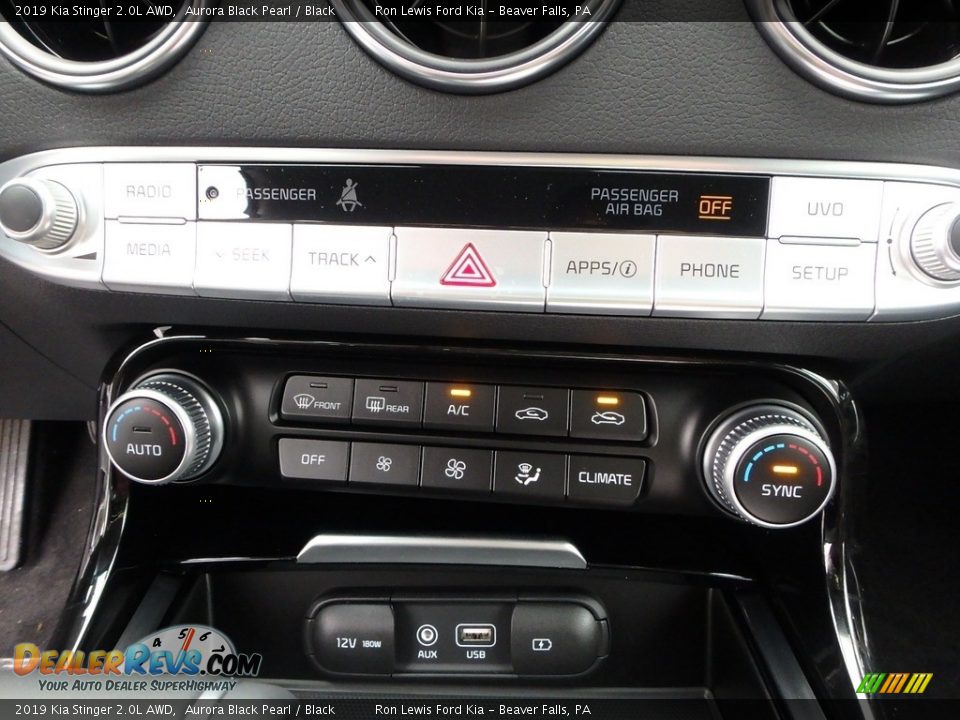 Controls of 2019 Kia Stinger 2.0L AWD Photo #18