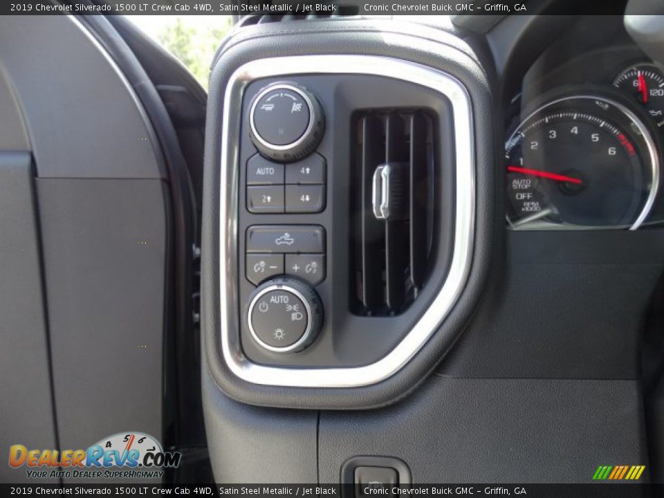 Controls of 2019 Chevrolet Silverado 1500 LT Crew Cab 4WD Photo #17