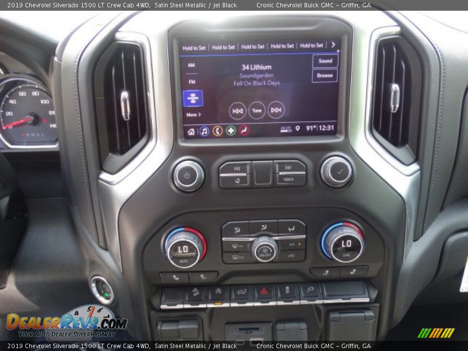 Controls of 2019 Chevrolet Silverado 1500 LT Crew Cab 4WD Photo #22