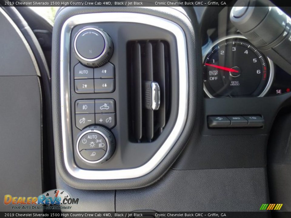 Controls of 2019 Chevrolet Silverado 1500 High Country Crew Cab 4WD Photo #18