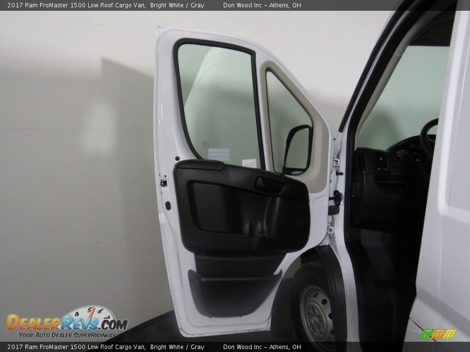 2017 Ram ProMaster 1500 Low Roof Cargo Van Bright White / Gray Photo #15