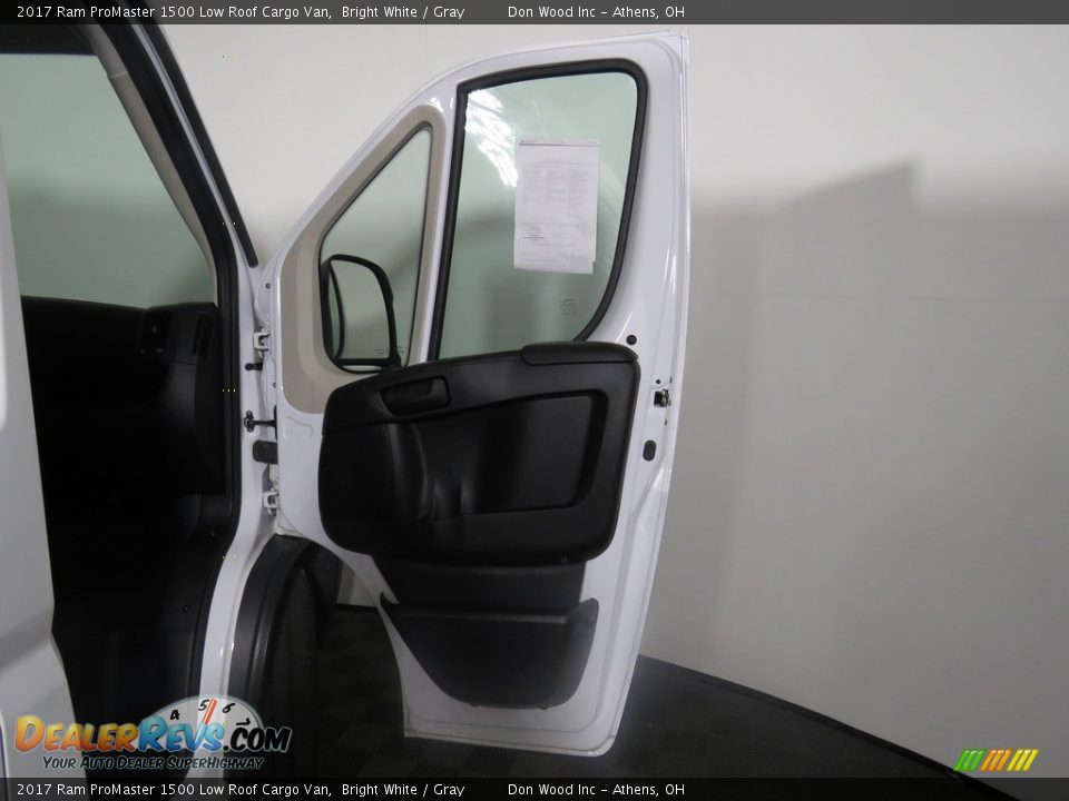 2017 Ram ProMaster 1500 Low Roof Cargo Van Bright White / Gray Photo #21