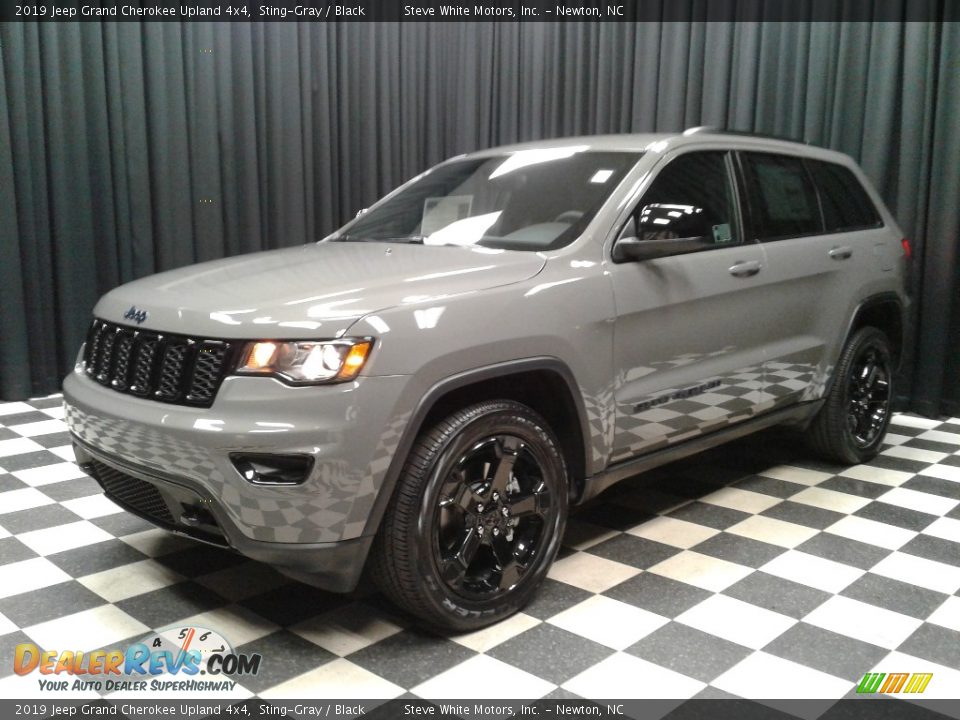 2019 Jeep Grand Cherokee Upland 4x4 Sting-Gray / Black Photo #2