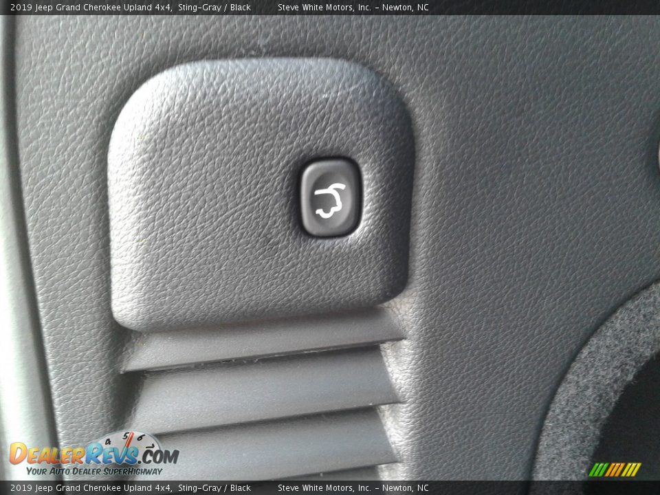 2019 Jeep Grand Cherokee Upland 4x4 Sting-Gray / Black Photo #12