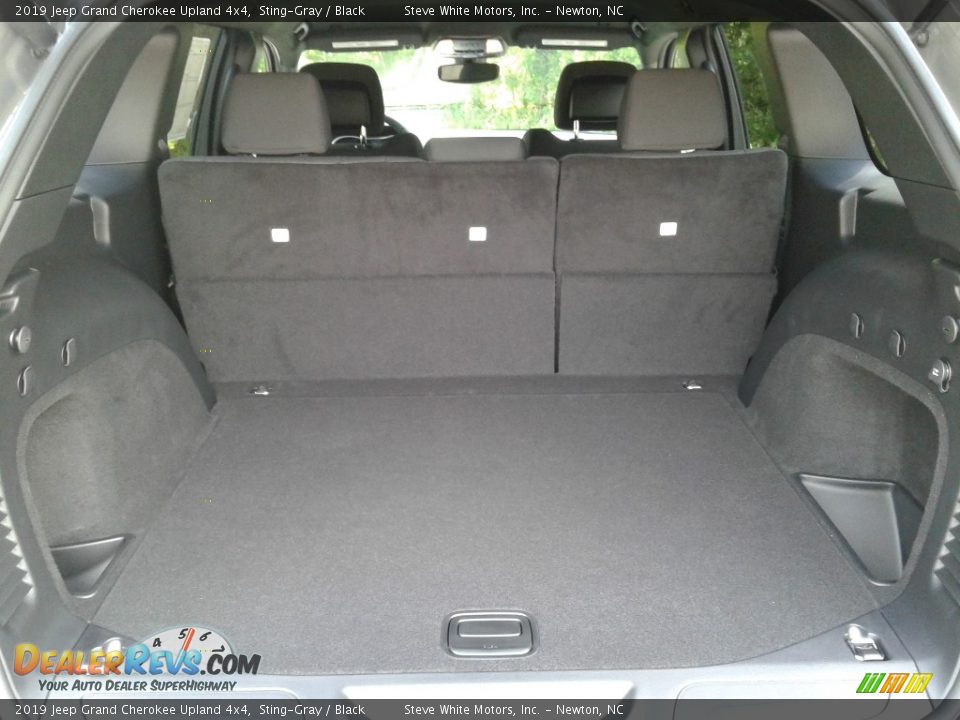 2019 Jeep Grand Cherokee Upland 4x4 Sting-Gray / Black Photo #13