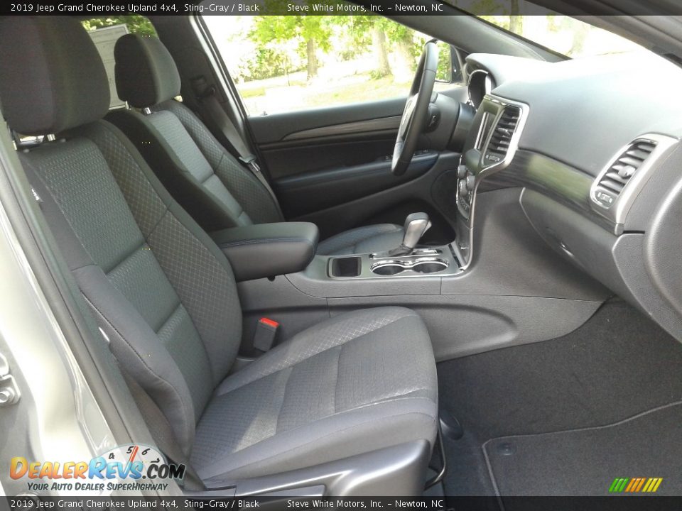 2019 Jeep Grand Cherokee Upland 4x4 Sting-Gray / Black Photo #16