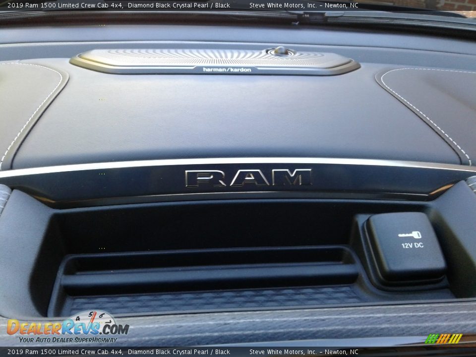 2019 Ram 1500 Limited Crew Cab 4x4 Diamond Black Crystal Pearl / Black Photo #34
