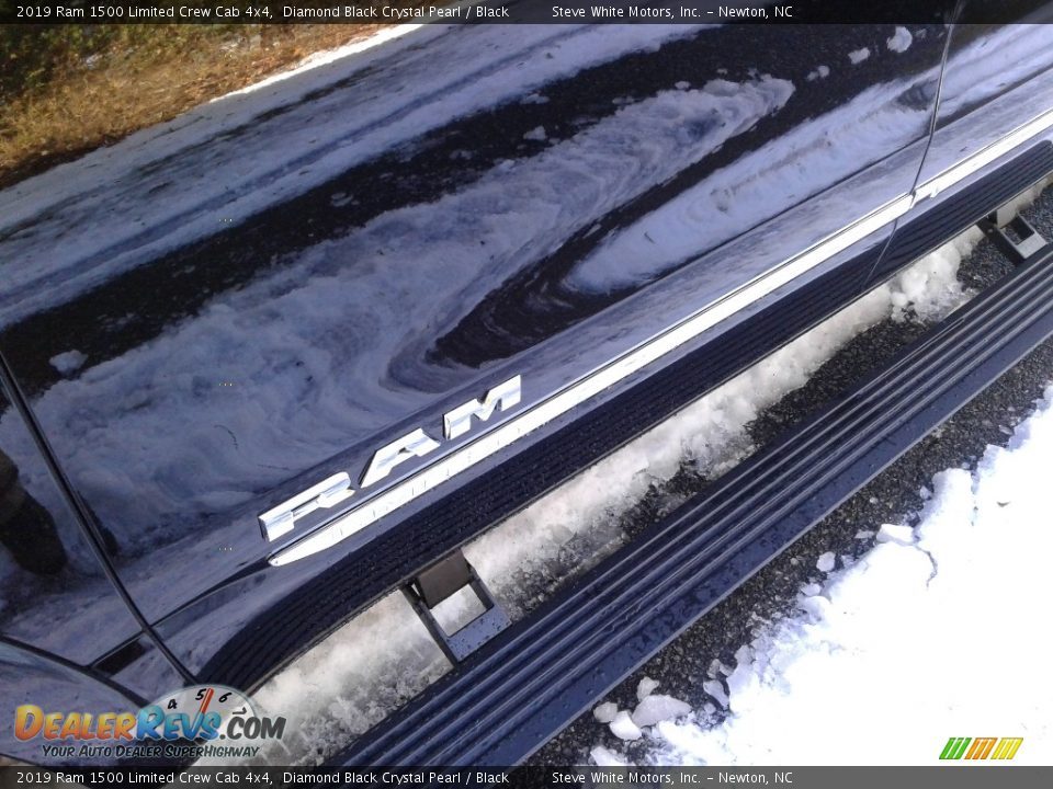 2019 Ram 1500 Limited Crew Cab 4x4 Diamond Black Crystal Pearl / Black Photo #36