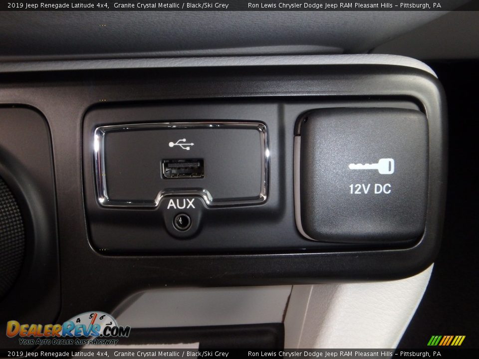 2019 Jeep Renegade Latitude 4x4 Granite Crystal Metallic / Black/Ski Grey Photo #19