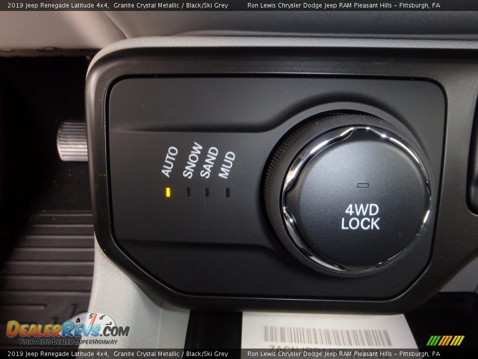 2019 Jeep Renegade Latitude 4x4 Granite Crystal Metallic / Black/Ski Grey Photo #20