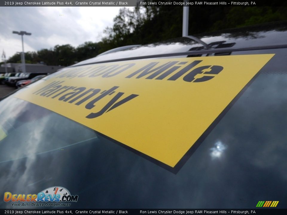 2019 Jeep Cherokee Latitude Plus 4x4 Granite Crystal Metallic / Black Photo #11