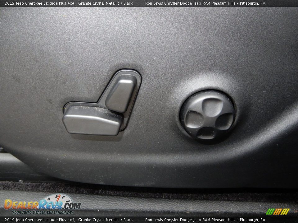 2019 Jeep Cherokee Latitude Plus 4x4 Granite Crystal Metallic / Black Photo #17