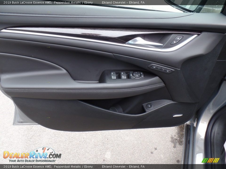 Door Panel of 2019 Buick LaCrosse Essence AWD Photo #13