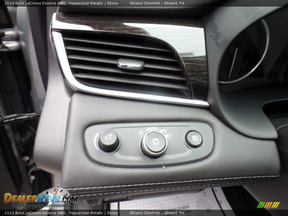 Controls of 2019 Buick LaCrosse Essence AWD Photo #21