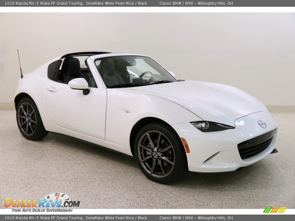 Front 3/4 View of 2019 Mazda MX-5 Miata RF Grand Touring Photo #1