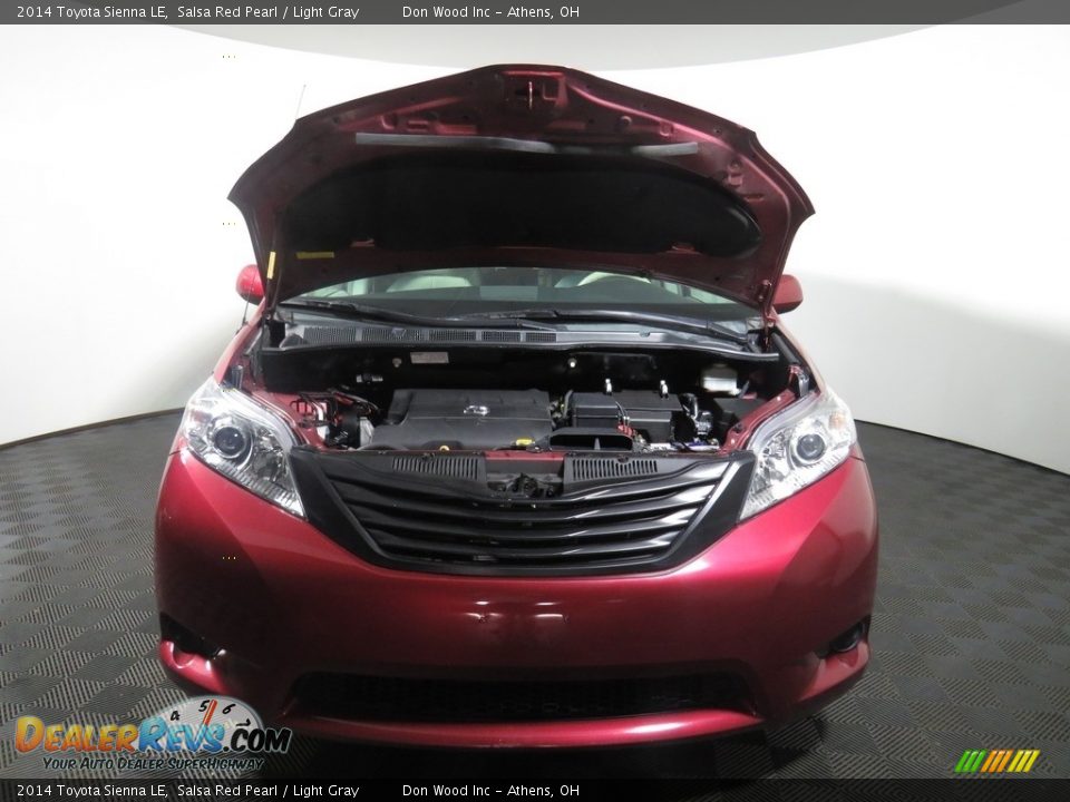 2014 Toyota Sienna LE Salsa Red Pearl / Light Gray Photo #5