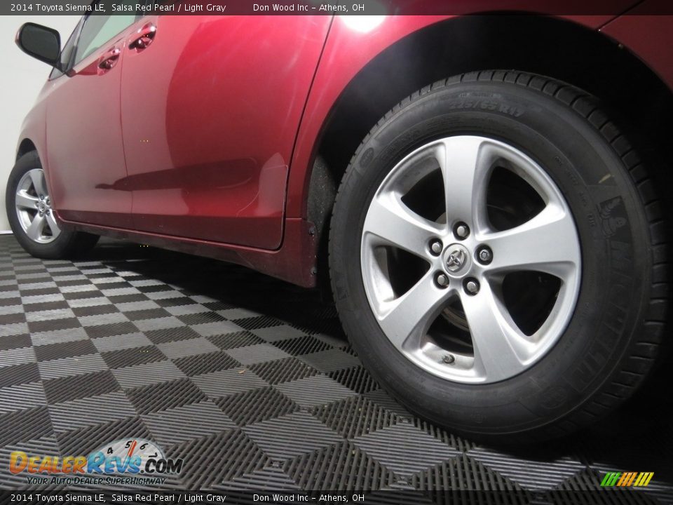 2014 Toyota Sienna LE Salsa Red Pearl / Light Gray Photo #10
