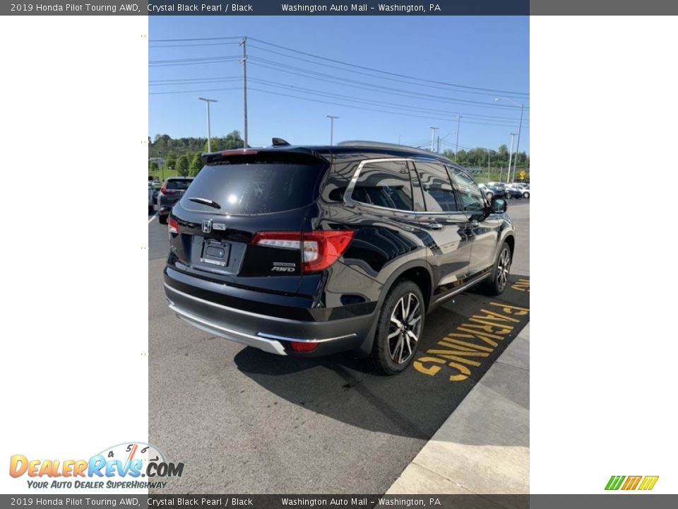 2019 Honda Pilot Touring AWD Crystal Black Pearl / Black Photo #5