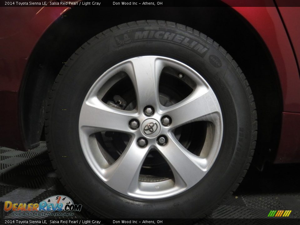 2014 Toyota Sienna LE Salsa Red Pearl / Light Gray Photo #16