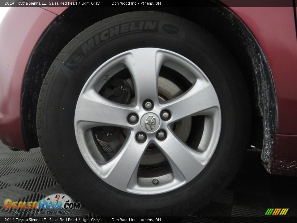 2014 Toyota Sienna LE Salsa Red Pearl / Light Gray Photo #18