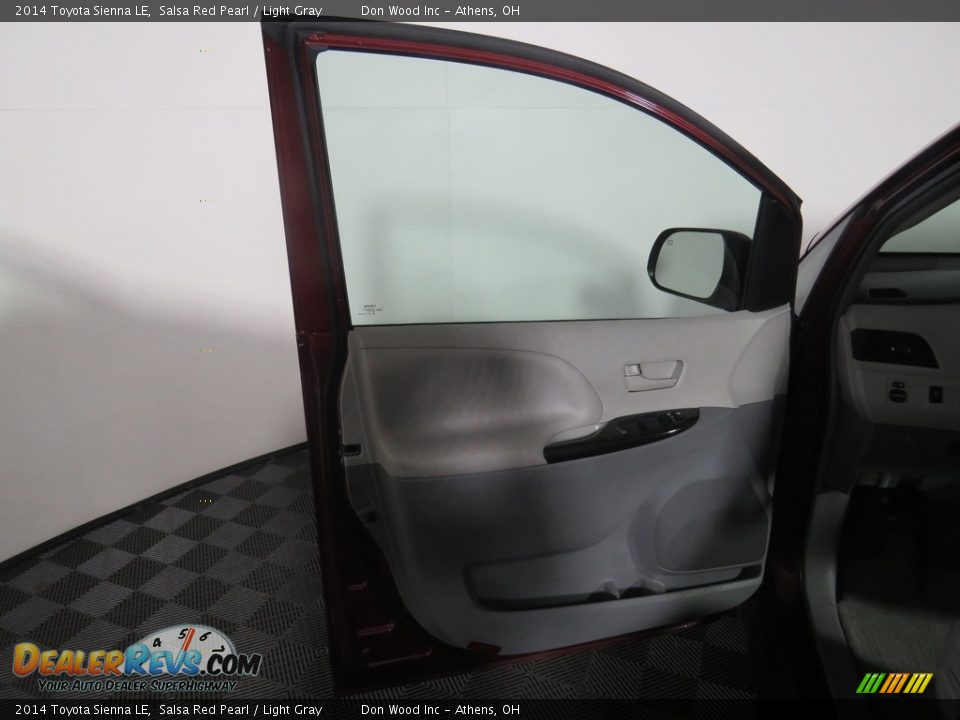 2014 Toyota Sienna LE Salsa Red Pearl / Light Gray Photo #20