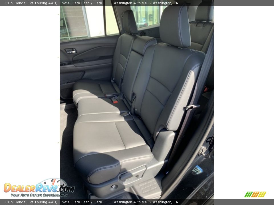 2019 Honda Pilot Touring AWD Crystal Black Pearl / Black Photo #18