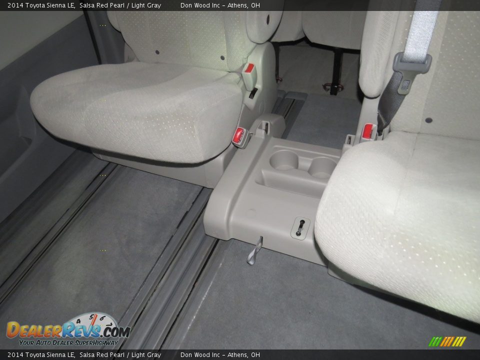 2014 Toyota Sienna LE Salsa Red Pearl / Light Gray Photo #27