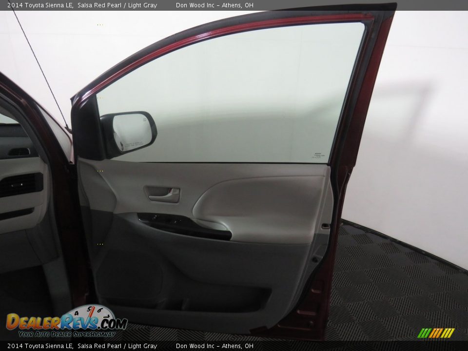 2014 Toyota Sienna LE Salsa Red Pearl / Light Gray Photo #29