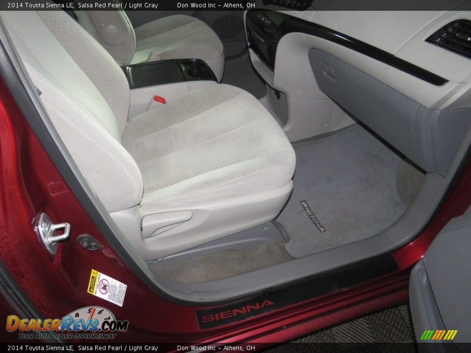 2014 Toyota Sienna LE Salsa Red Pearl / Light Gray Photo #30