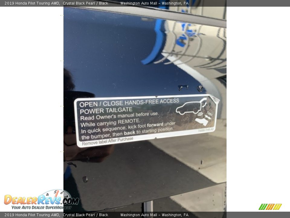 2019 Honda Pilot Touring AWD Crystal Black Pearl / Black Photo #25