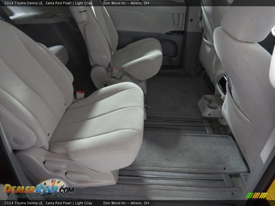 2014 Toyota Sienna LE Salsa Red Pearl / Light Gray Photo #32