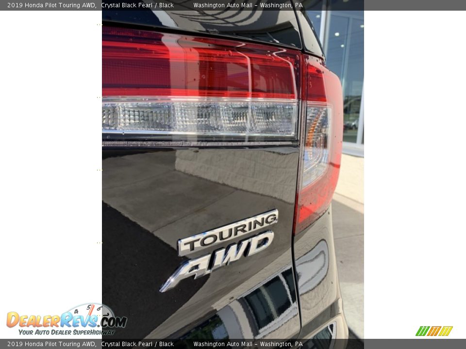 2019 Honda Pilot Touring AWD Crystal Black Pearl / Black Photo #26